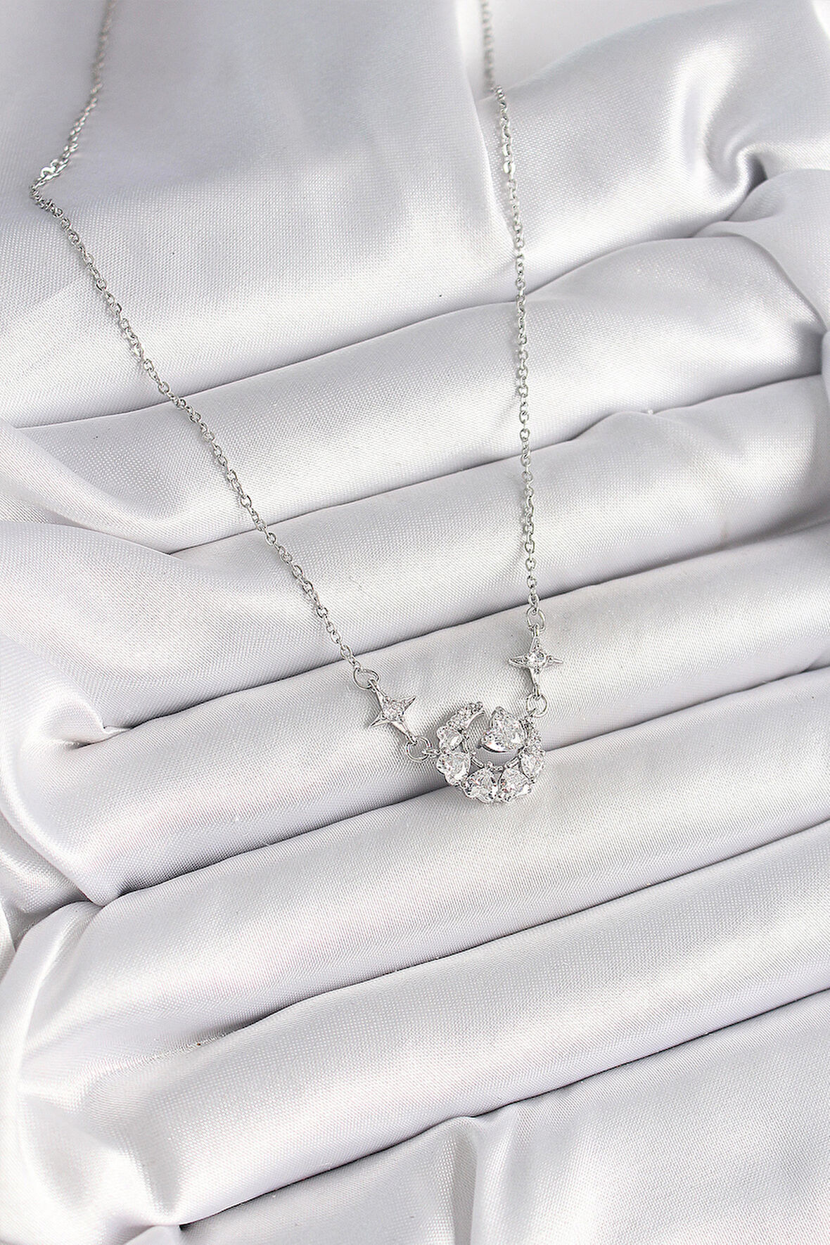 Zarif Kadın için Silver Çelik Zirkonlu Hilal Kalp Kolye