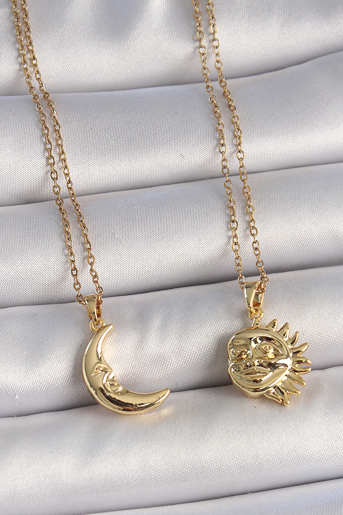 Zarif Kadın için Golden Çelik Ay Güneş Arkadaşlık Kolye