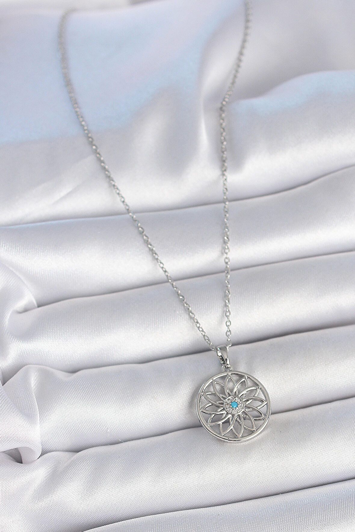 Zarif Kadın için Silver Çelik Zincir Mavi Taşlı Lotus Kolye