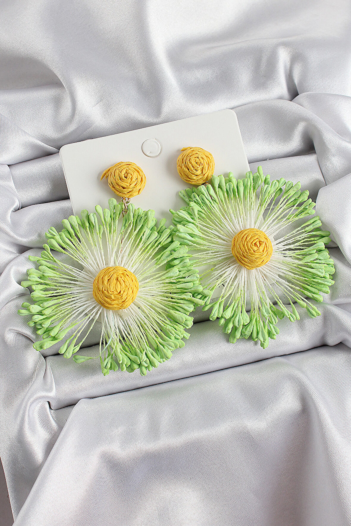 Zarif Kadın için Golden Yeşil Püsküllü Papatya Figürlü Hasır Örgü Küpe