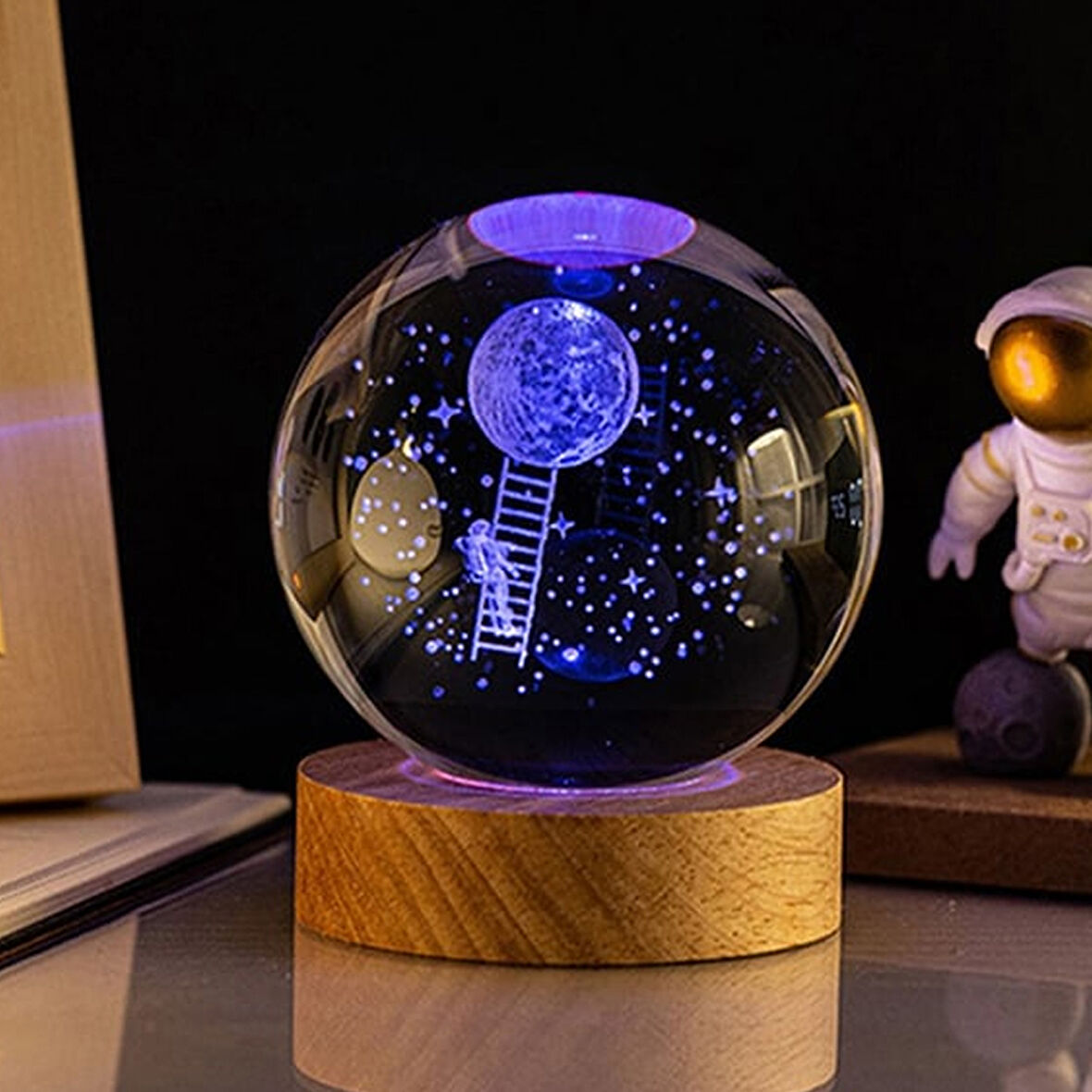 Büro Ev Ofis Hediyesi için Aya Çıkan Astronot Stil Led Işıklı Cam Küre