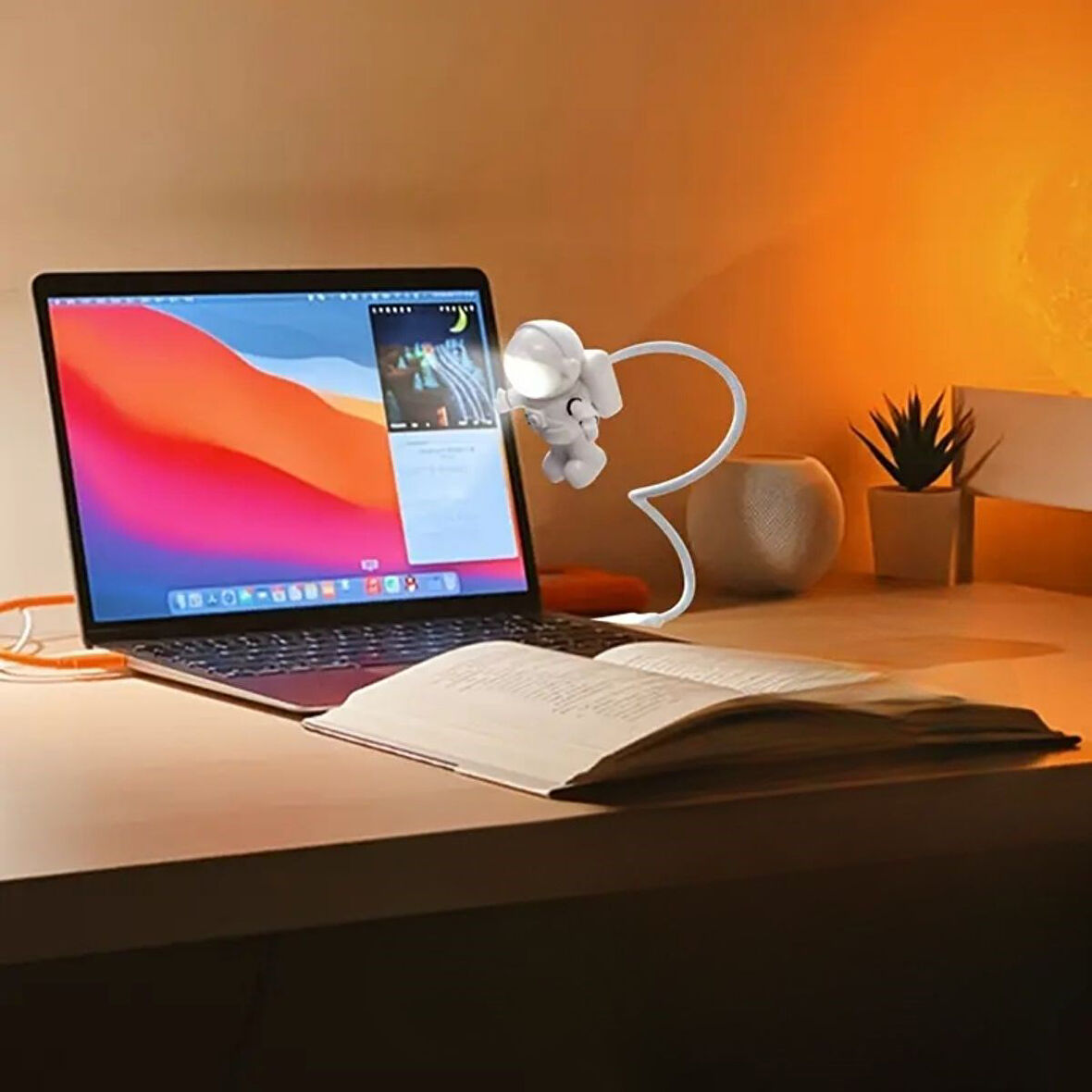 Büro Ev Ofis Hediyesi için Astronot Stil Usb Led Işıklı Gece Masa Lambası