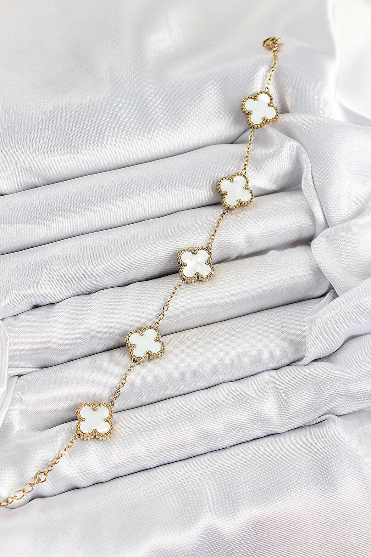 Zarif Kadın için Golden Çelik Beyaz Sedefli Stil Yonca Bileklik