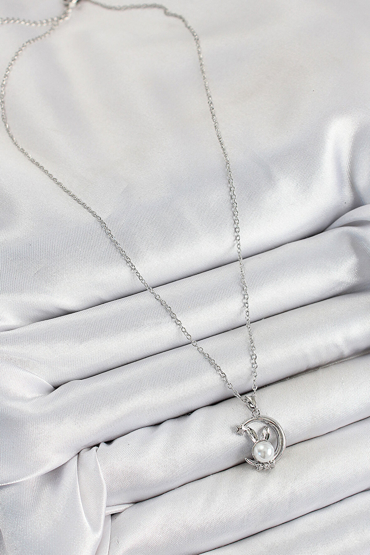 Zarif Kadın için Silver Çelik İnci Detay Hilal Tavşan Stil Kolye