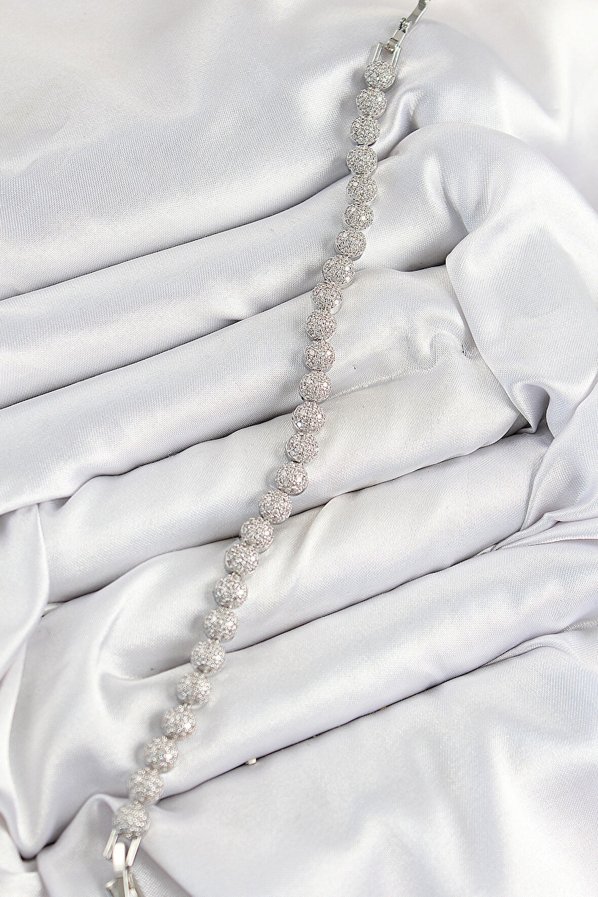 Zarif Kadın için Silver Pirinç Zirkonlu Yarım Topcuk Prestij Bileklik