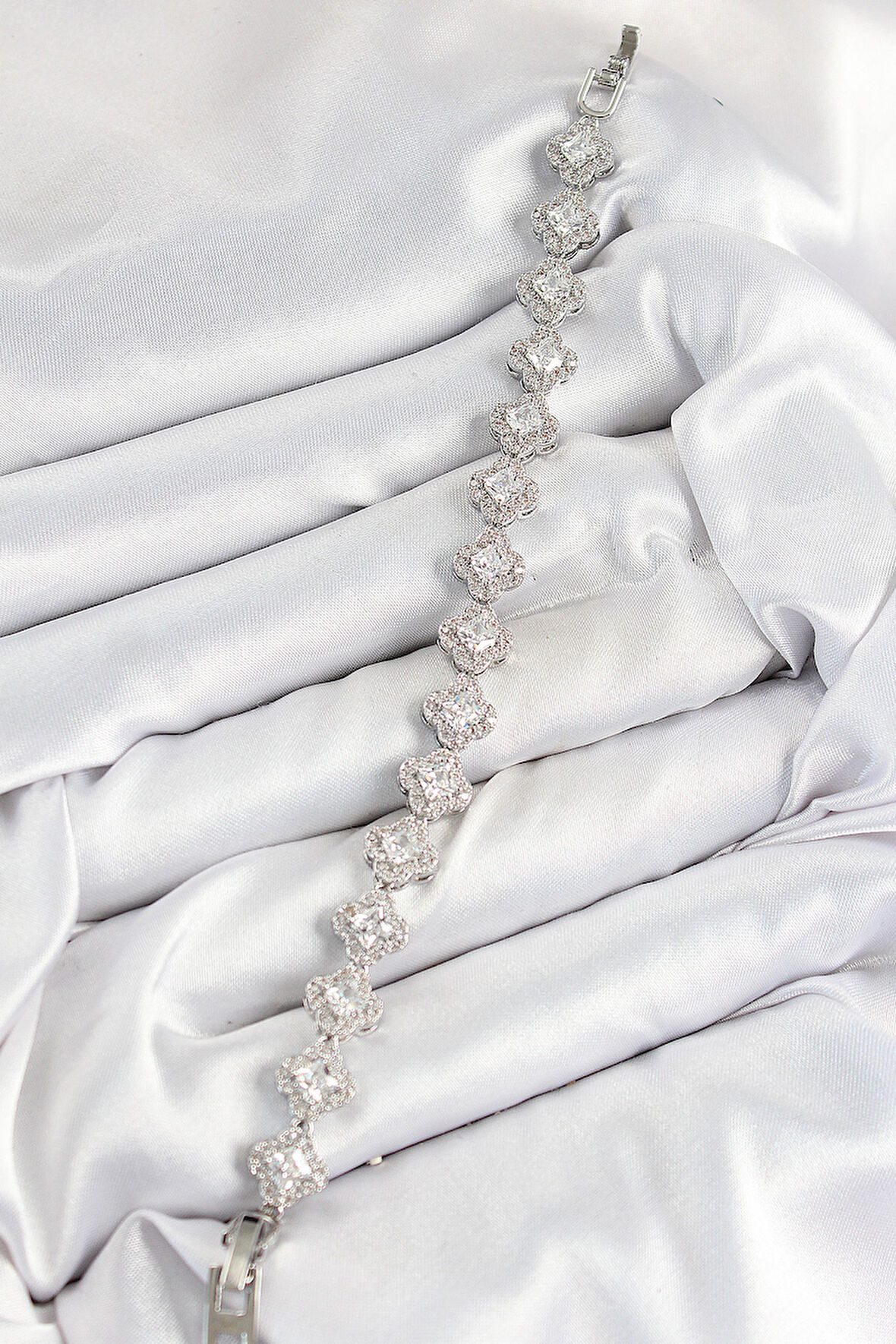 Zarif Kadın için Silver Pirinç Zirkonlu Yonca Baget Prestij Bileklik