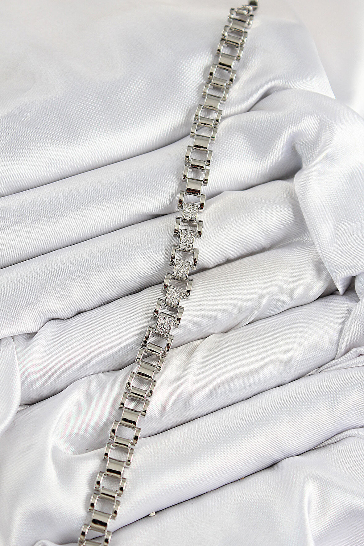 Zarif Kadın için Silver Pirinç Zirkonlu Parçalı Stil Bileklik