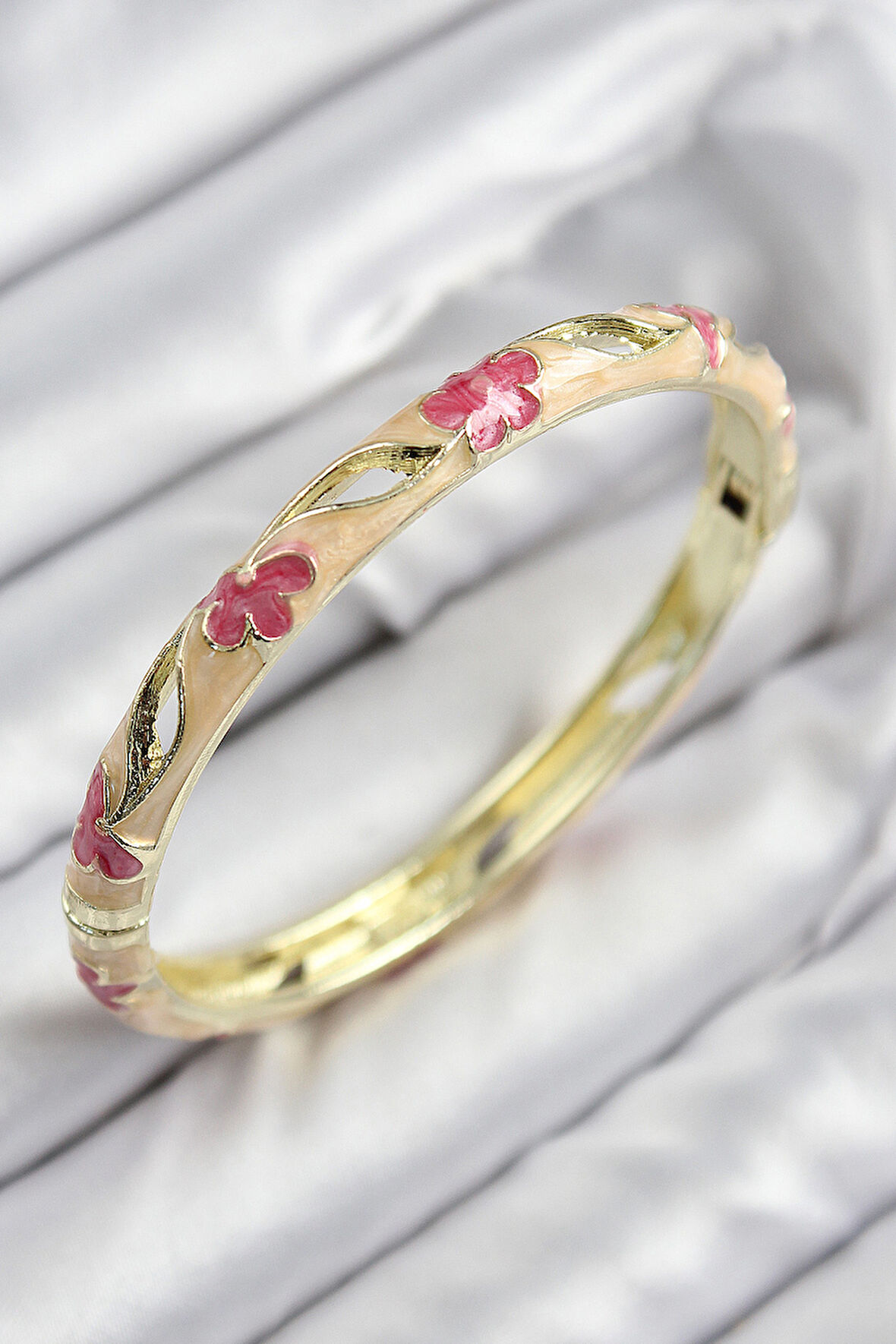 Zarif Kadın için Golden Pirinç Mineli Çiçek Motif Kelepçe Bileklik