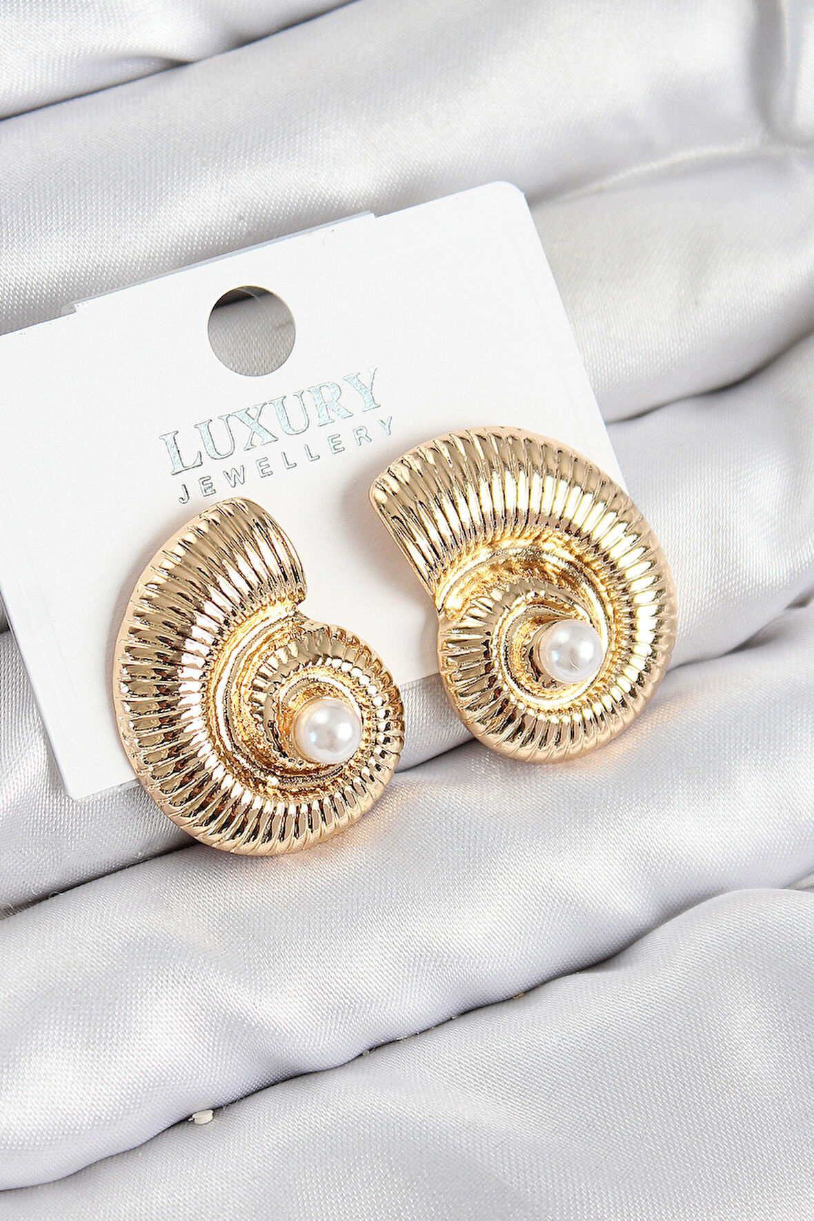 Zarif Kadın için Golden Pirinç İnci Detaylı Girdap Küpe