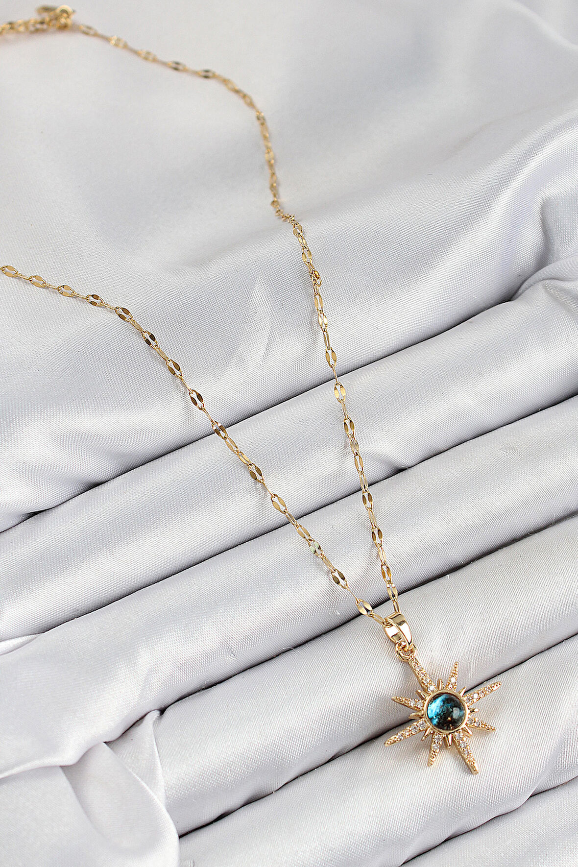 Zarif Kadın için Golden Çelik Zirkonlu Kutup Yıldızı Tasarım Kolye