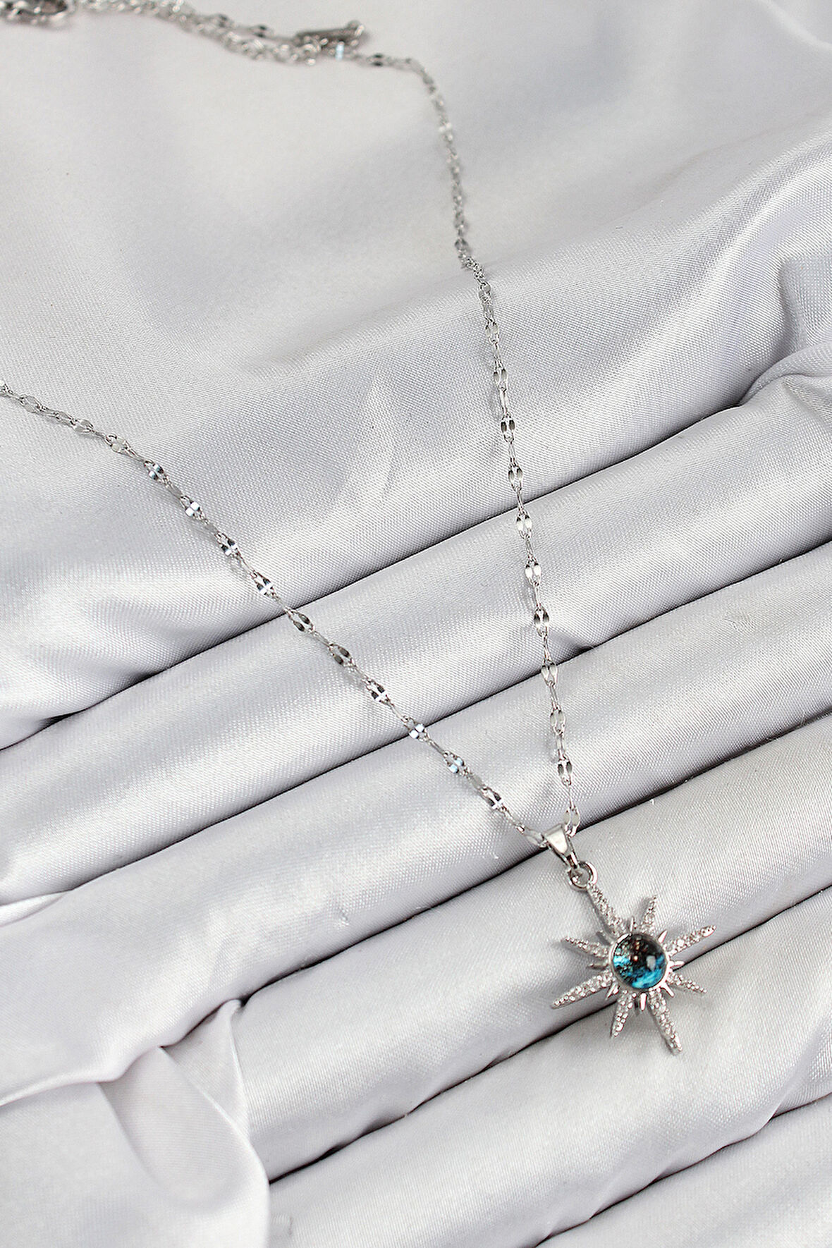 Zarif Kadın için Silver Çelik Zirkonlu Kutup Yıldızı Tasarım Kolye