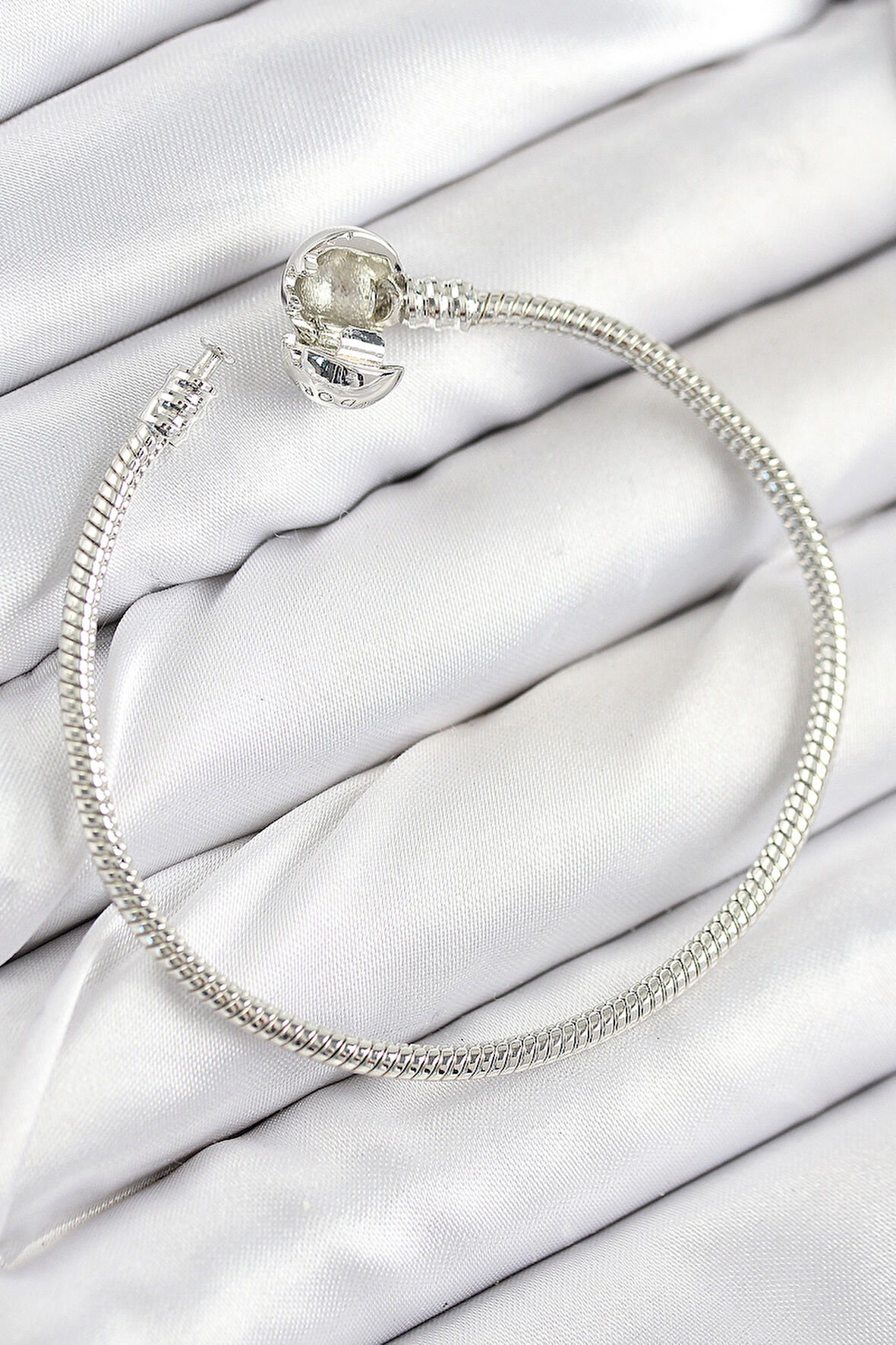 Zarif Kadın için Silver Pirinç Charm Topcuk Bileklik