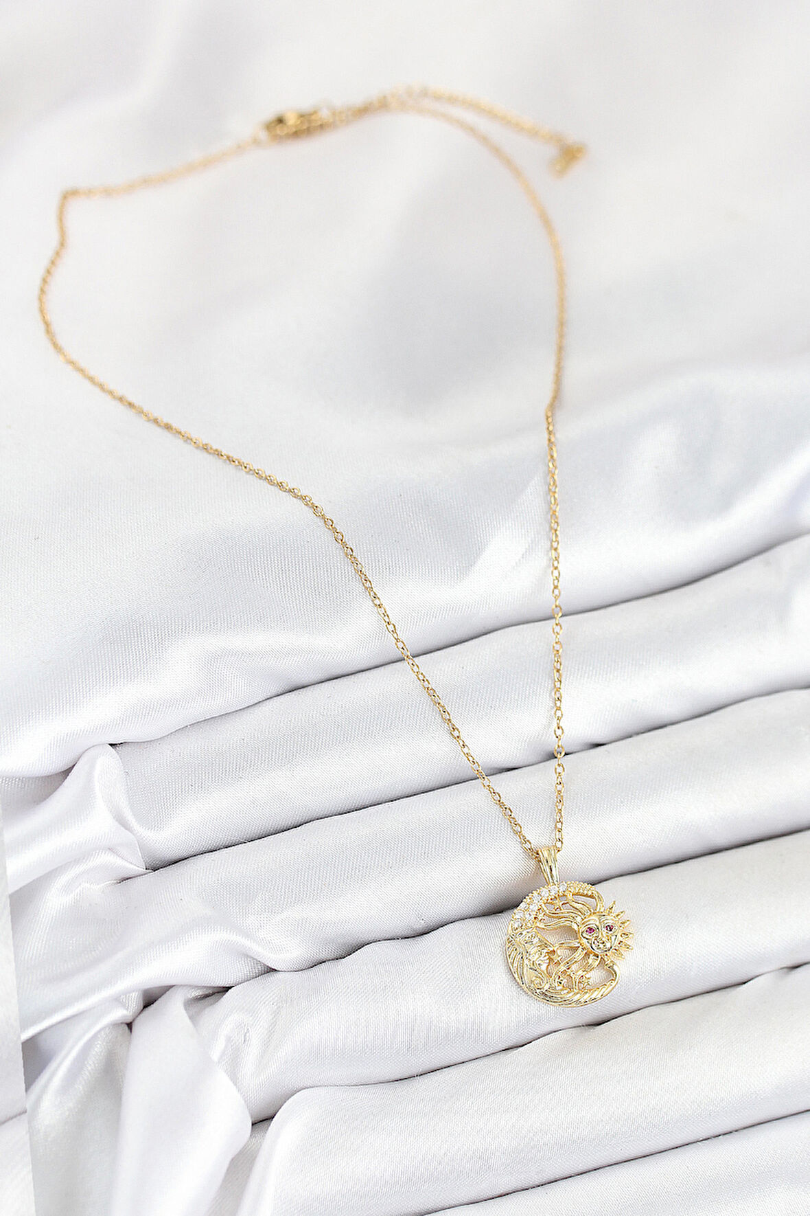 Zarif Kadın için Golden Çelik Zirkonlu Ay Güneş Stil Kolye