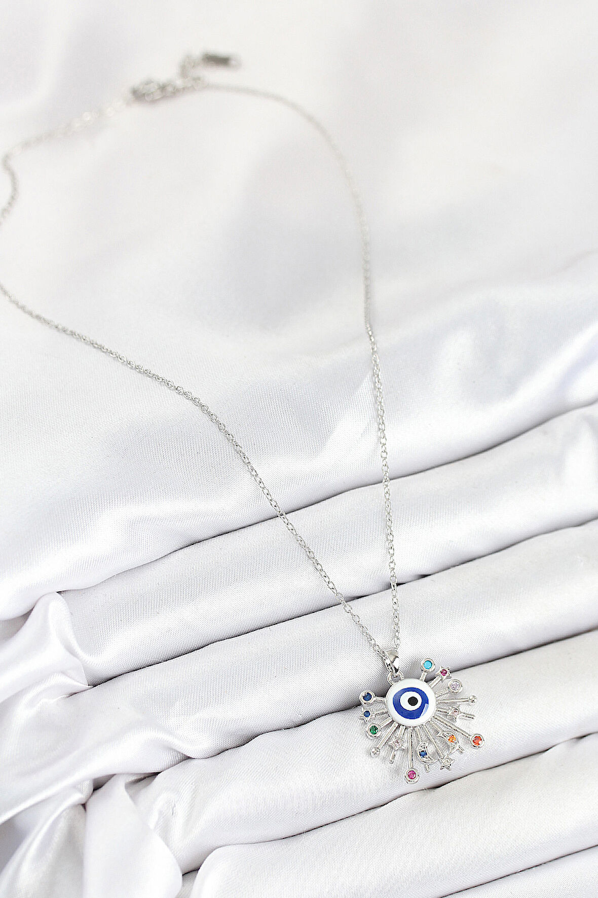 Zarif Kadın için Silver Çelik Zirkonlu Nazarlıklı Kolye