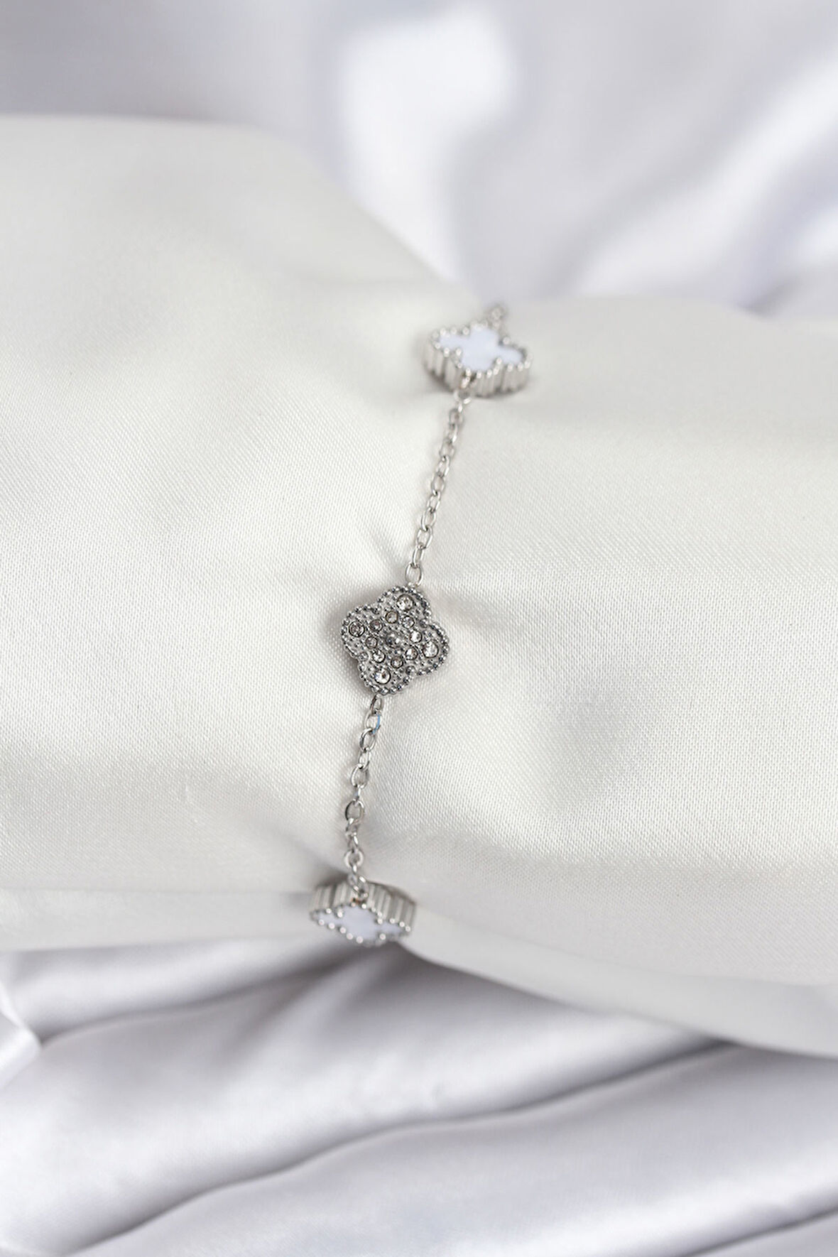 Zarif Kadın için Silver Çelik Zirkonlu Beyaz Baby Boy Yonca Bileklik