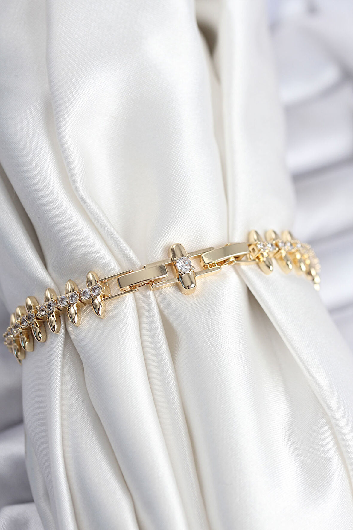 Zarif Kadın için Golden Pirinç Prestij Sıralı Damla Bileklik