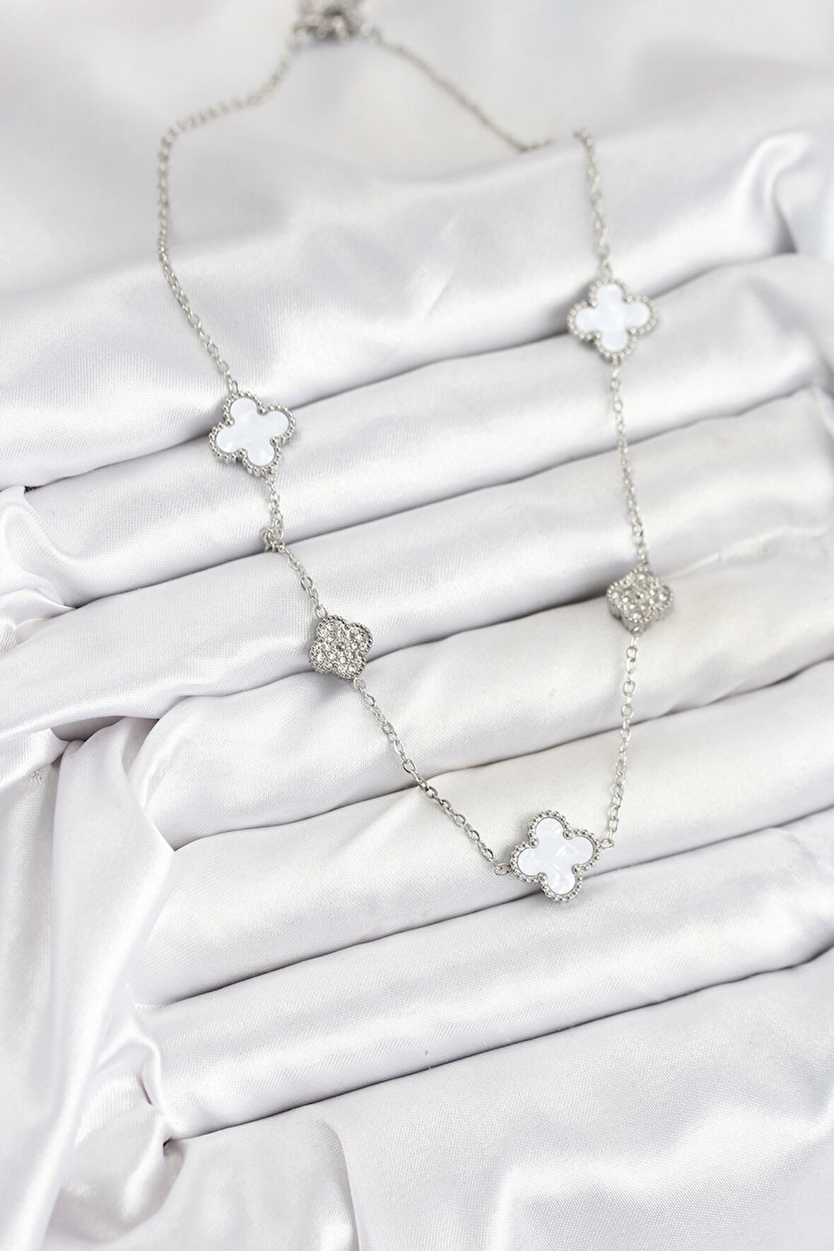 Zarif Kadın için Silver Çelik Zirkonlu Beyaz Yonca Zincir Kolye