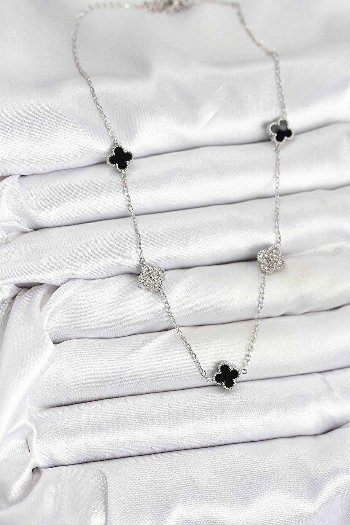 Zarif Kadın için Silver Çelik Zirkonlu Siyah Baby Boy Yonca Zincir Kolye