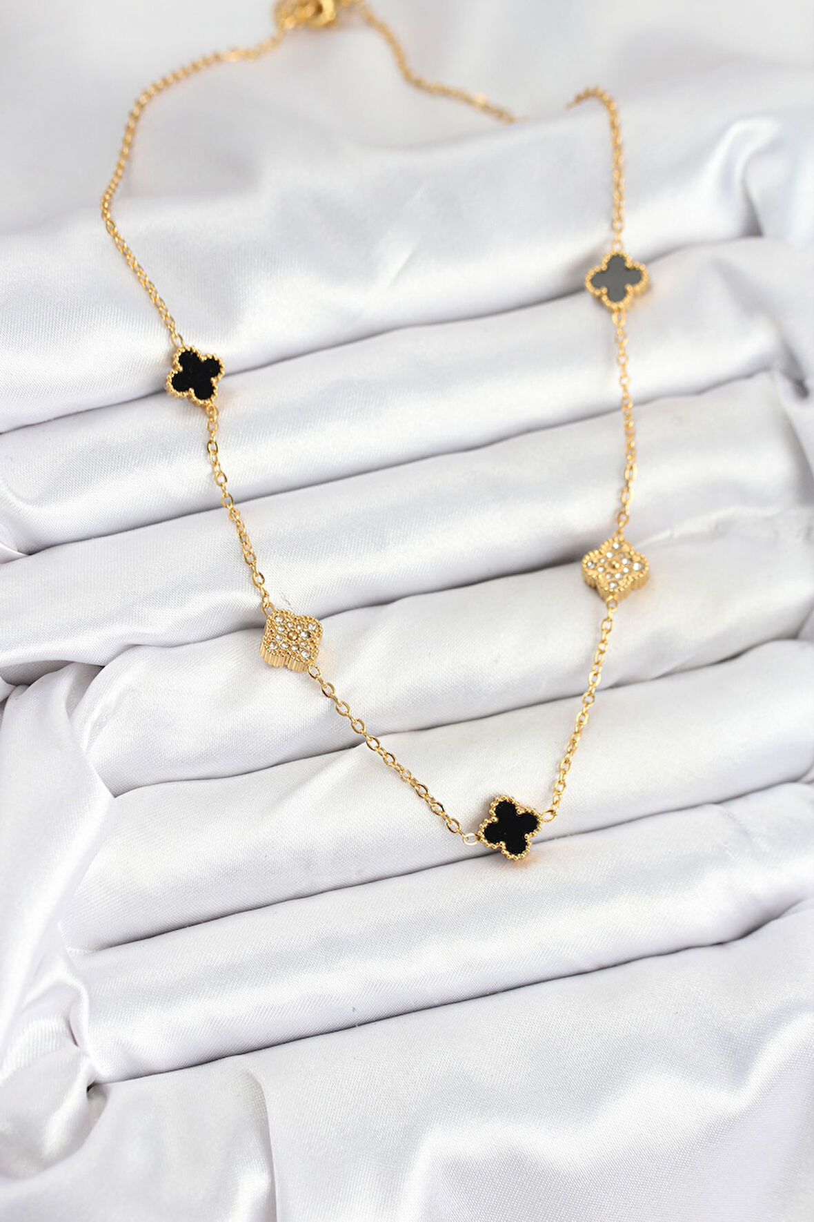 Zarif Kadın için Golden Çelik Zirkonlu Siyah Baby Boy Yonca Zincir Kolye