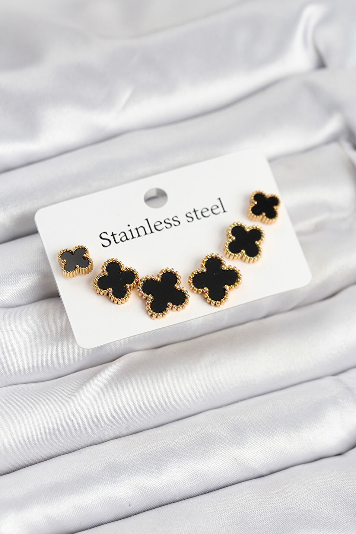 Zarif Kadın için Golden Çelik Siyah Üç Boy Yonca Küpe Seti