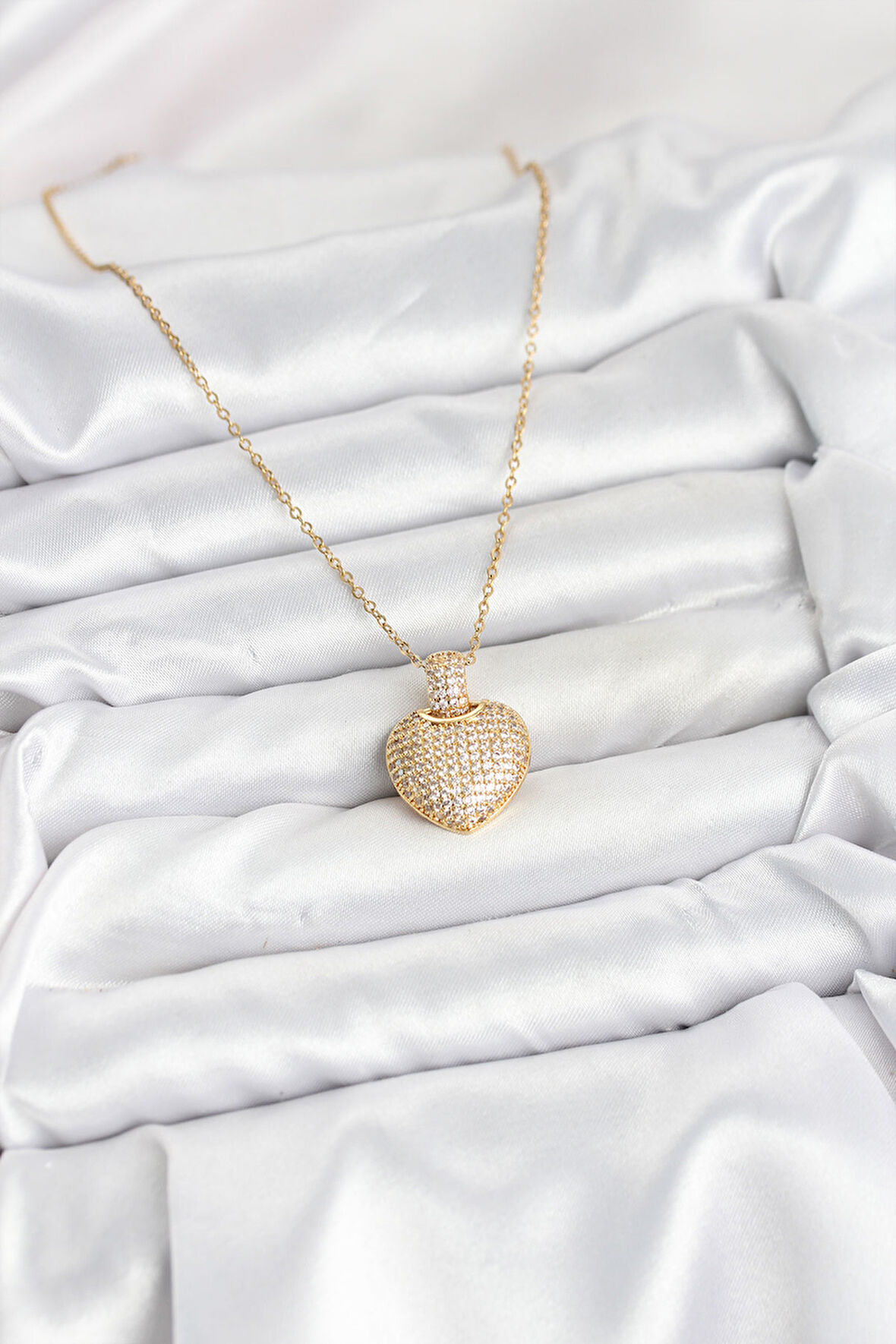 Zarif Boyunlar için Golden Çelik Zirkonlu Zincir Kalpli Kadın Kolye