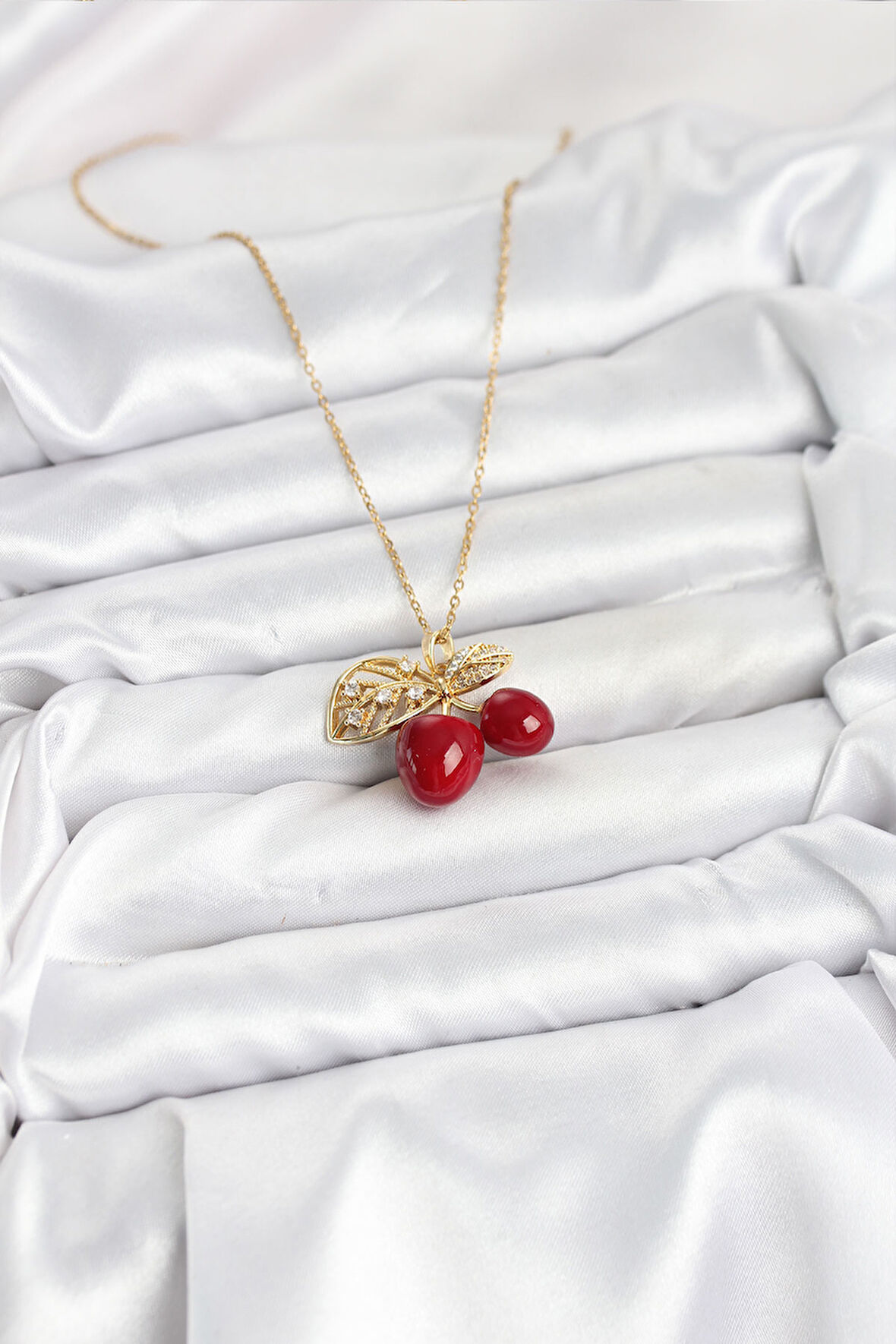 Zarif Boyunlar için Golden Çelik Zincir Yapraklı Kiraz Kadın Kolye