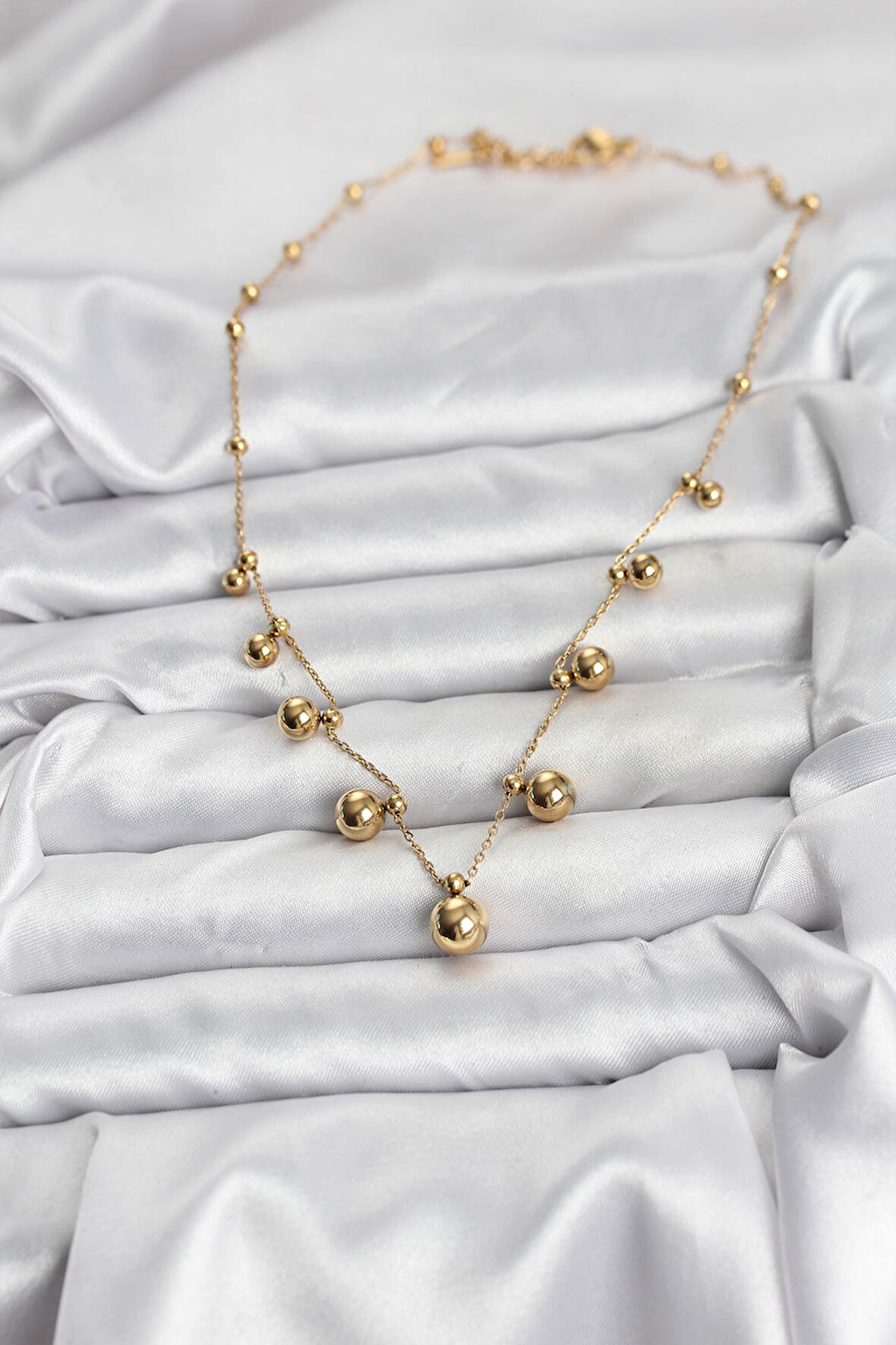 Zarif Boyunlar için Golden Çelik Zincir Topçuklu Kadın Kolye