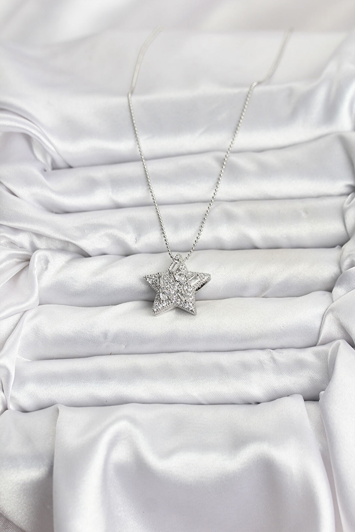 Zarif Boyunlar için Silver Çelik Zincir Zincirli Gümüş Yıldız Kadın Kolye