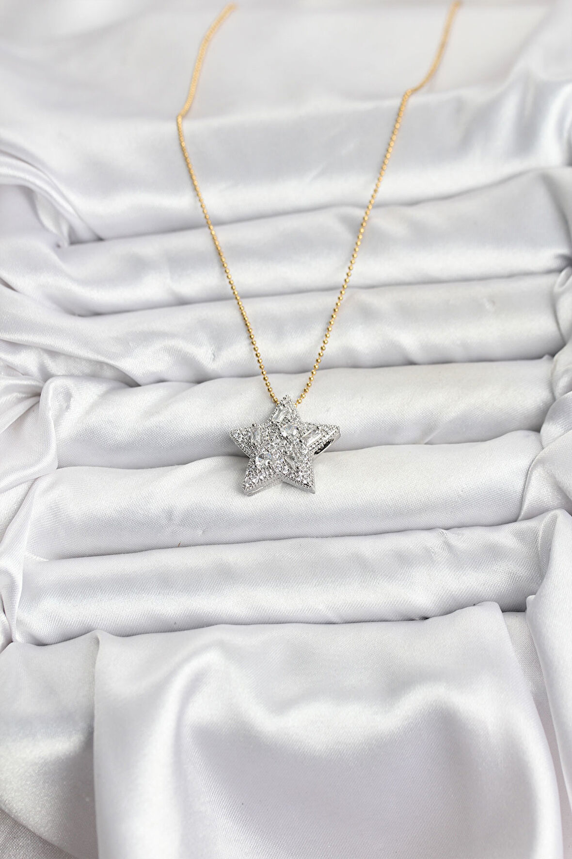 Zarif Boyunlar için Golden Çelik Zincir Zincirli Gümüş Yıldız Kadın Kolye