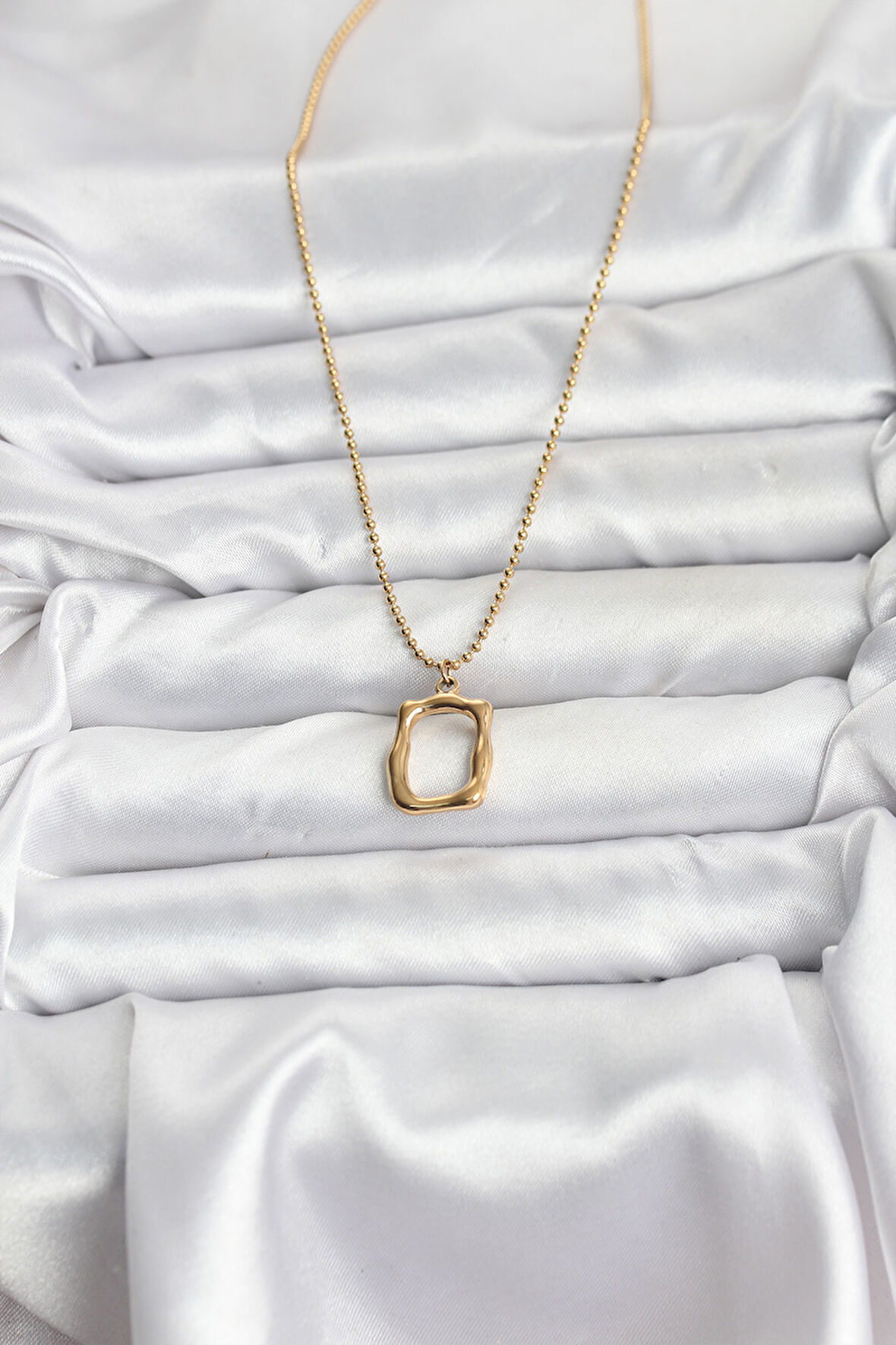 Zarif Boyunlar için Golden Çelik Zincir Kadın Kolye