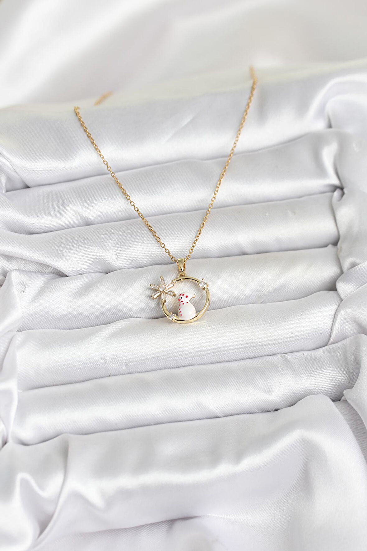 Zarif Boyunlar için Golden Çelik Zincir Zirkonlu Yılbaşı Tema Kadın Kolye