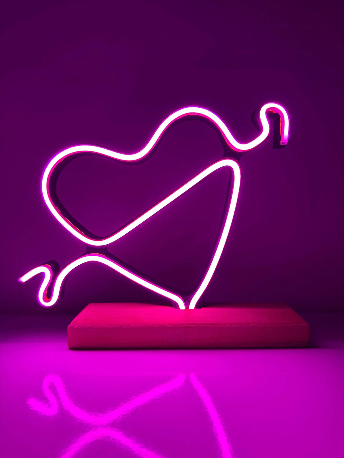 14 Şubat'a ÖZEL Kalp ve Ok Temalı Neon Gece Lambası