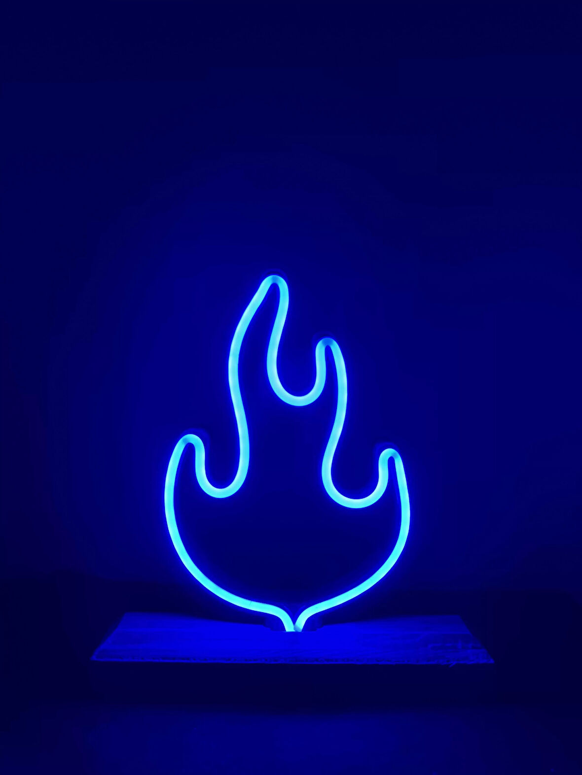Alev Figürlü Mavi Neon Gece Lambası