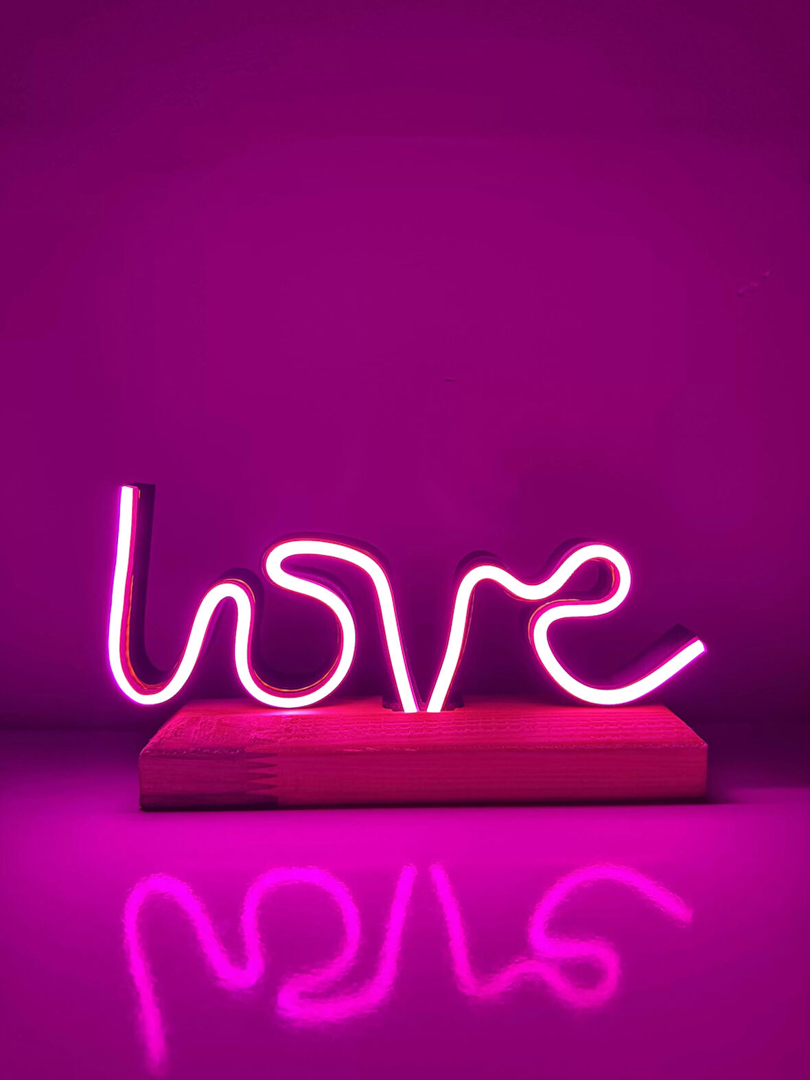 14 Şubat'a ÖZEL Pembe "LOVE" Yazılı Neon Gece Lambası