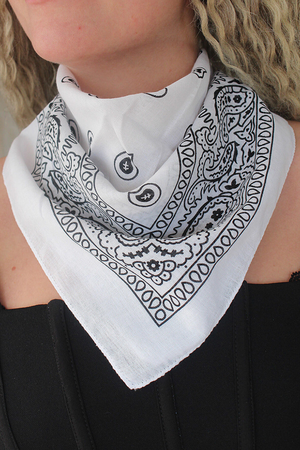 Beyaz Renk Bandana