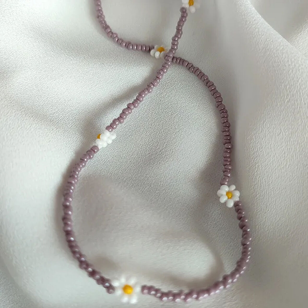 Uretti - Buket 8636 El İşi Kum Boncuk İşlemeli Papatya Desenli Kolye 40cm - Açık Mor