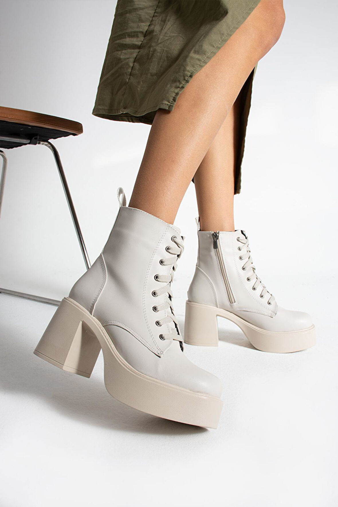 Kadın Kısa Topuklu Fermuarlı Bot