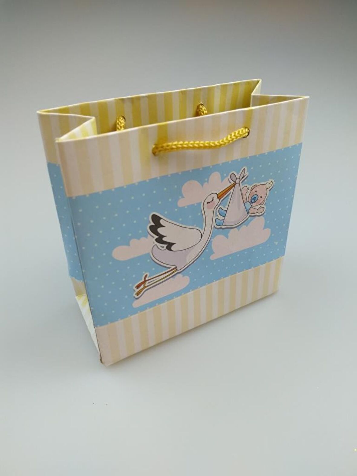 KARTON ÇANTA LEYLEKLİ MAVİ 11CM X 11CM - 1 ADET