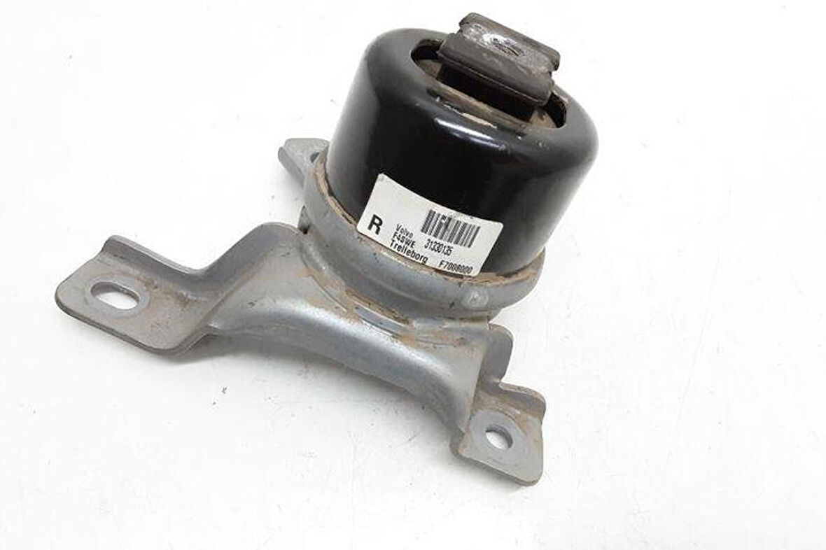 VOLVO SAĞ ÖN MOTOR KULAĞI (S60-V60) (14-18) (4CLY-BENZİN) 31330135