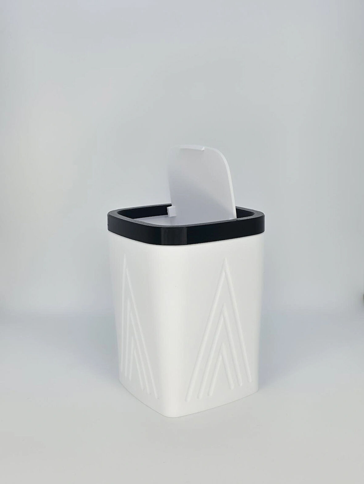 Mini Masaüstü Çöp Kutusu –KALEMTRAŞ ÇÖPLERİNE PRATİK ÇÖZÜM 10cm x 10 cm x 13.5 cm Mini Çöp
