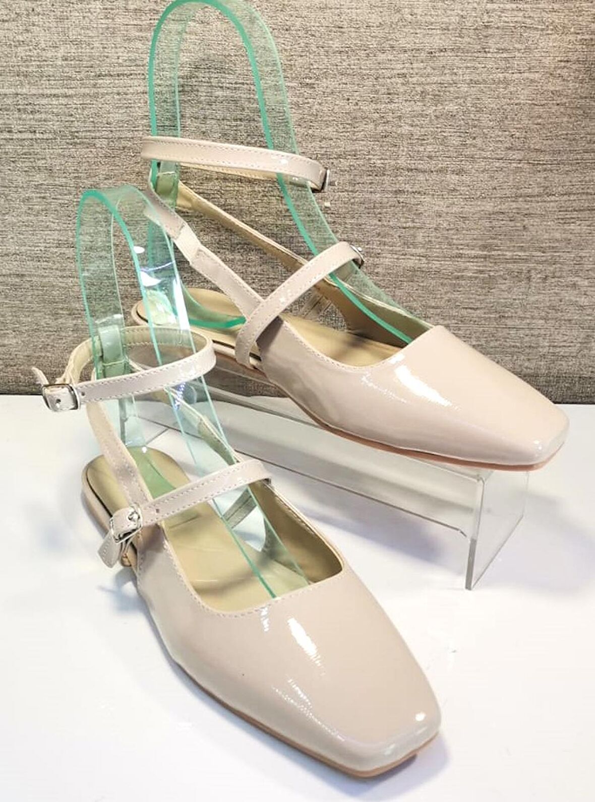 Oxygen 012B Kadın Arka Açık Bilekten Bantlı Babet