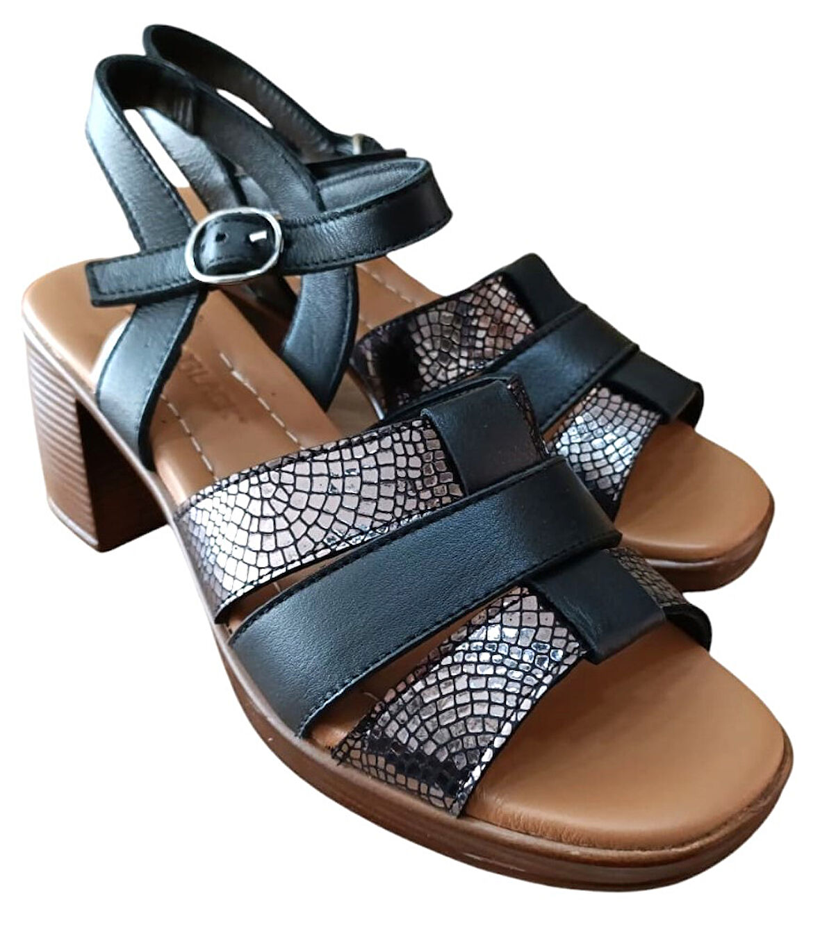 Castle Black 45204 Kadın Hakiki Deri Kalın Kısa Topuklu Comfort Sandalet Siyah