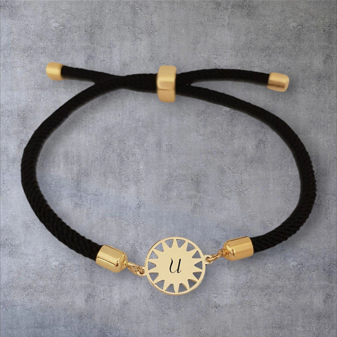 Güneş Figürlü 14 Ayar Altın Plakalı Bayanlar İçin İpek Örgülü Harfe Özel Bileklik-321harf-siyah
