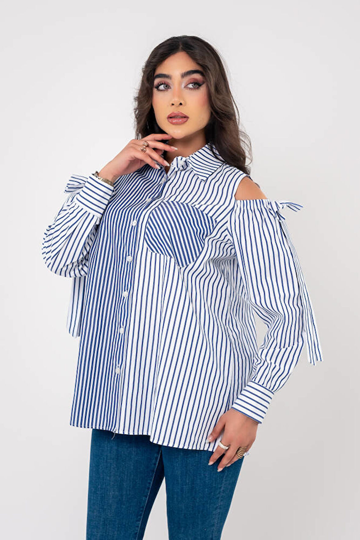 Fiyonk Aksesurlı Omzu Acık Basıc Gömlek GMK16056