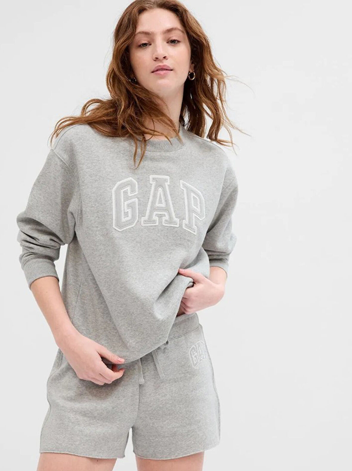 Gap Logo V-Gap Herıtage Crew-554936002 Bisiklet Yaka Fleece Sweatshirt Kadın Sweatshirt