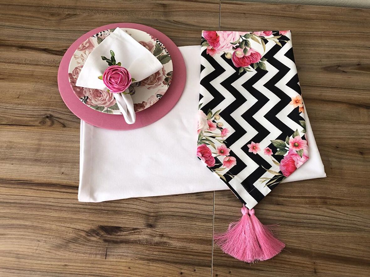 SOFRA SUNUM SETİ ZİGZAG ZEMİN ÜZERİNE GÜL DESENLİ TAKIM