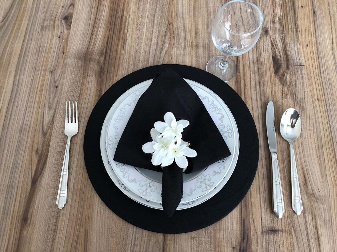 JÜT HALKA ÜZERİNE BEYAZ ÇİÇEKLİ HALKA (6 ADET)