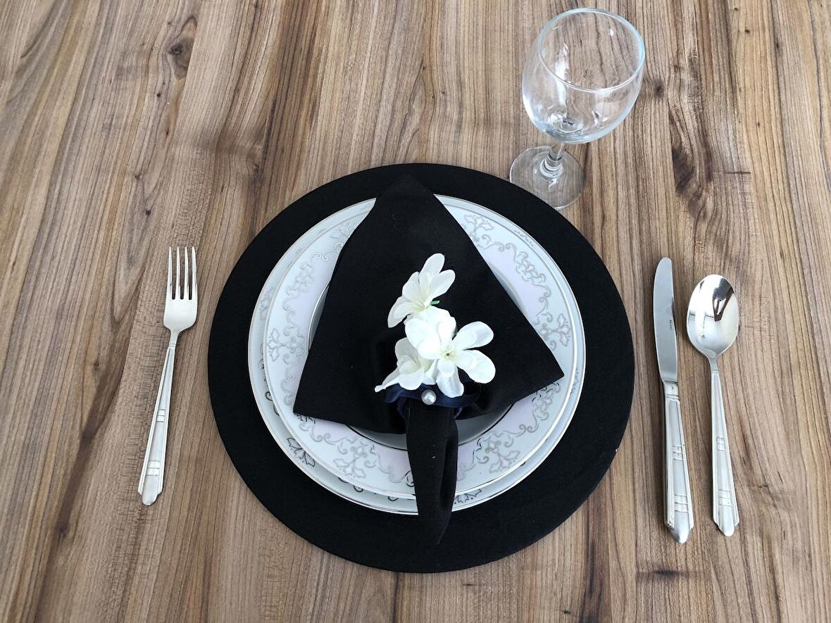 LACİVERT KURDELE ÜZERİNE ÇİÇEKLİ PEÇETE HALKASI (6 ADET)