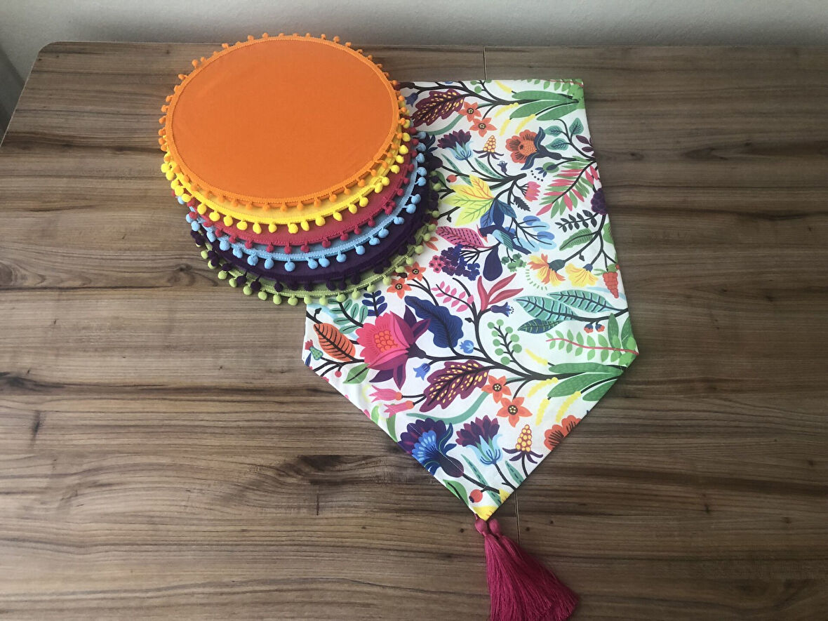 OTANTİK DESENLİ RUNNER & KARIŞIK RENKLİ PONPONLU SUPLA