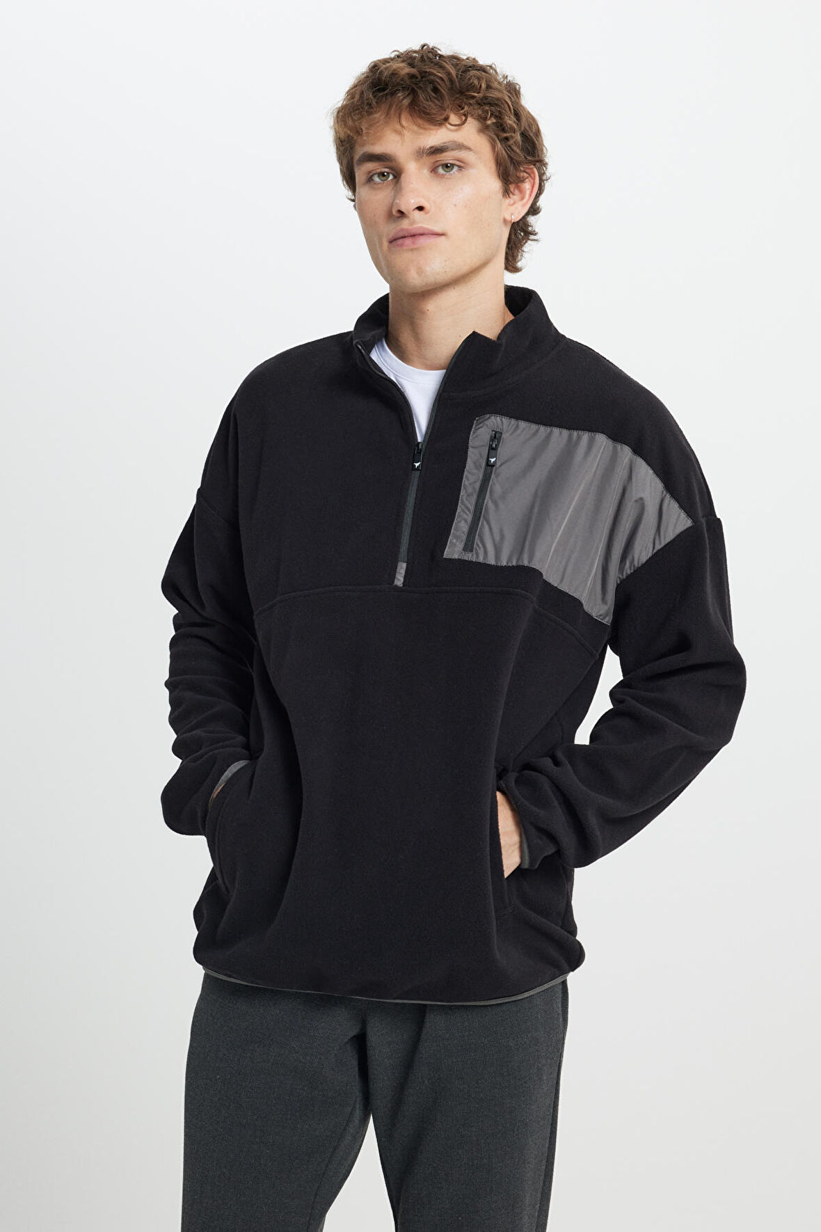 Erkek Siyah Oversize Bol Kesim Bato Yaka Cep Detaylı Fermuarlı Soğuk Geçirmez Polar Sweatshirt